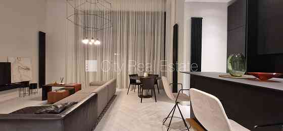 Новостройка, фасадный дом, зеленая территория, благоустроенная озеленённая Юрмала