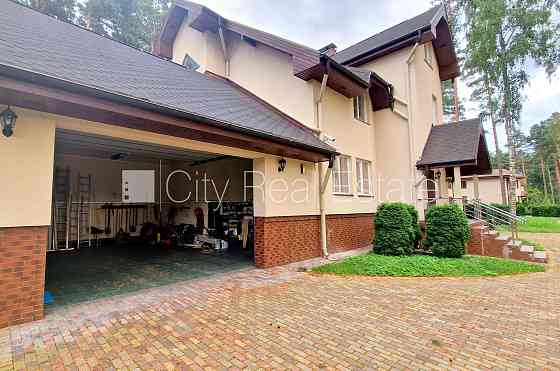 Частный дом, новостройка, благоустроенная озеленённая территория 3557 м2, въездные Jūrmala