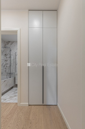 Fasādes māja, renovēta māja, labiekārtots apzaļumots pagalms, slēgts pagalms, iespēja Rīga - foto 19