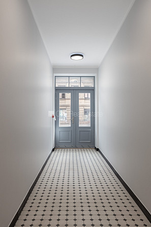 Fasādes māja, renovēta māja, labiekārtots apzaļumots pagalms, slēgta teritorija, iespēja Rīga - foto 15