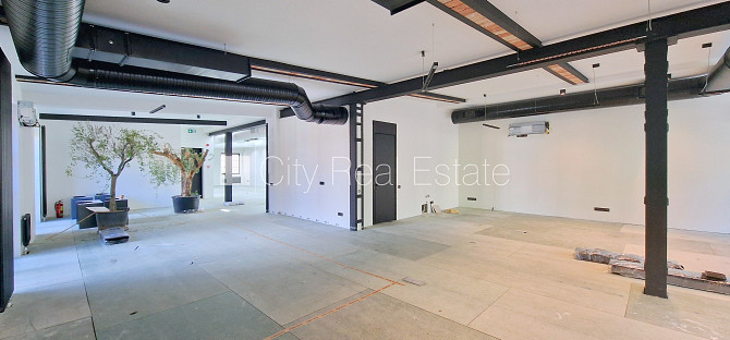 Новостройка, здание во дворе, благоустроенный озеленённый двор, вход с улицы, Рига - изображение 12