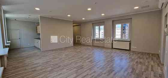 Дом во дворе, реновированный дом, благоустроенная озеленённая территория, Рига