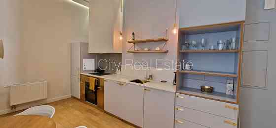 Фасадный дом, реновированный дом, благоустроенная озеленённая территория, Рига