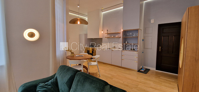 Фасадный дом, реновированный дом, благоустроенная озеленённая территория, Рига - изображение 2