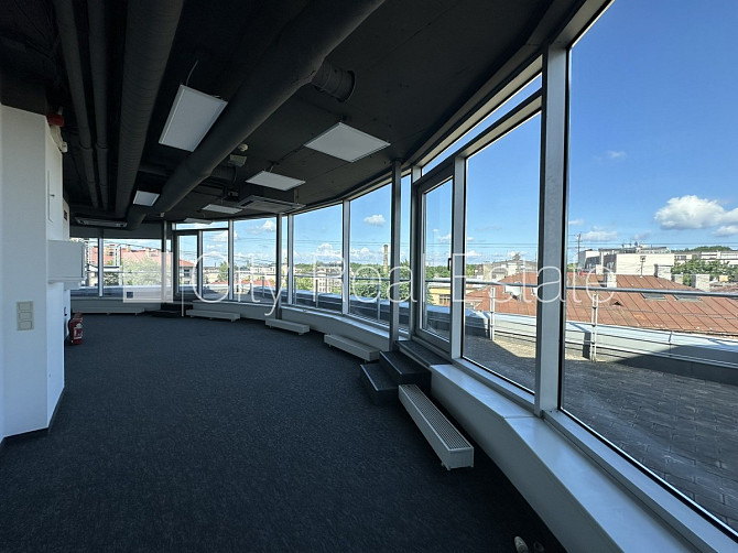 Новостройка, благоустроенная озеленённая территория, подъездная дорога покрыта Рига - изображение 13