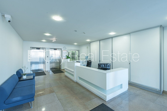 Новостройка, благоустроенная озеленённая территория, подъездная дорога покрыта Рига - изображение 17