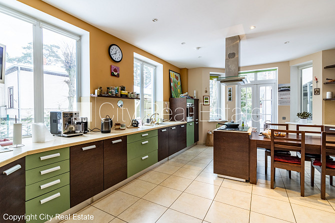 Labiekārtots apzaļumots pagalms, iežogota teritorija, garāža vienai automašīnai, baseins, Jūrmala - foto 2