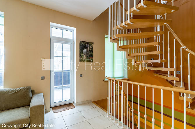 Labiekārtots apzaļumots pagalms, iežogota teritorija, garāža vienai automašīnai, baseins, Jūrmala - foto 18