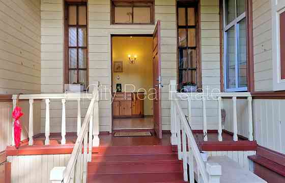 Частный дом, фасадный дом, реновированный дом, благоустроенный озеленённый двор, Jūrmala