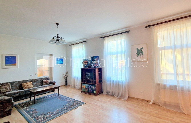 Privātmāja, fasādes māja, renovēta māja, labiekārtots apzaļumots pagalms, garāža vienai Jūrmala - foto 19