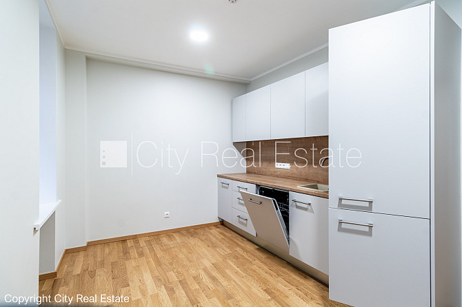 Здание во дворе, реновированный дом, благоустроенный озеленённый двор, закрытый Рига - изображение 14