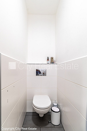 Здание во дворе, реновированный дом, благоустроенный озеленённый двор, закрытый Рига - изображение 17