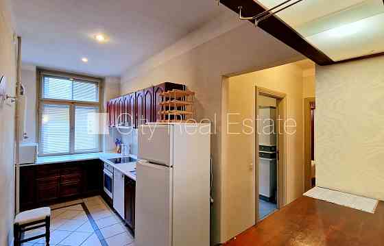 Фасадный дом, благоустроенная озеленённая территория, бесплатная стоянка во Рига