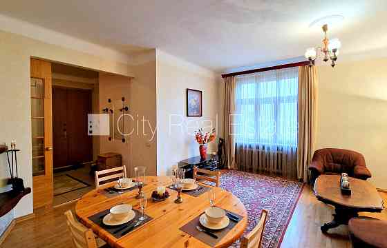 Фасадный дом, благоустроенная озеленённая территория, бесплатная стоянка во Рига