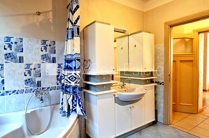 Фасадный дом, благоустроенная озеленённая территория, бесплатная стоянка во Рига - изображение 14