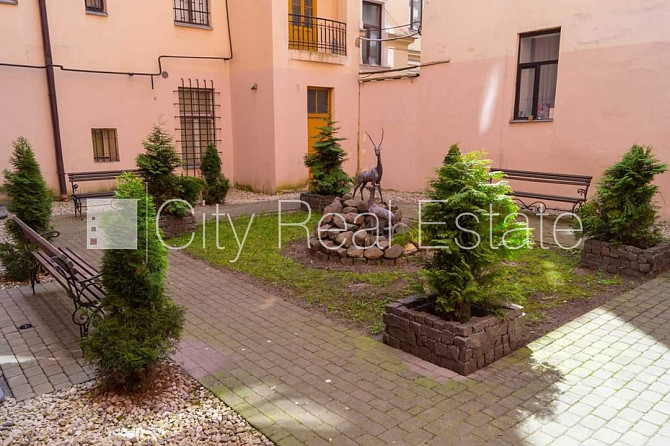 Projekts - Aleksandra Čaka 33, fasādes māja, ieeja no ielas, ir lifts, kāpņu telpa pēc Rīga - foto 10