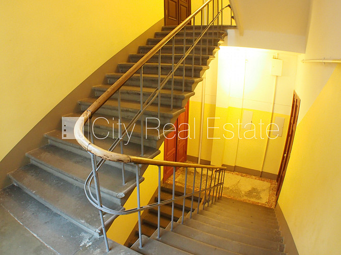 Здание во дворе, закрытый двор, платная стоянка, вход со двора, окна выходят в обе Рига - изображение 20