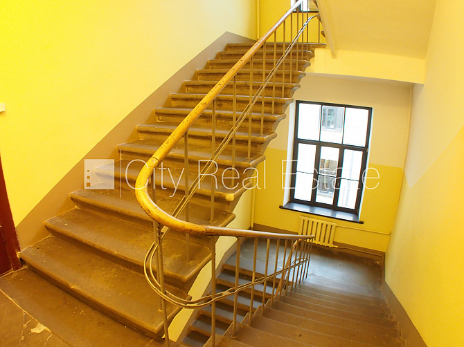 Здание во дворе, закрытый двор, платная стоянка, вход со двора, окна выходят в обе Рига - изображение 19