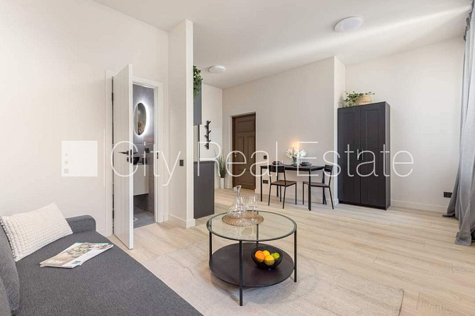 Фасадный дом, реновированный дом, закрытый двор, вход с улицы и со двора, Рига - изображение 3