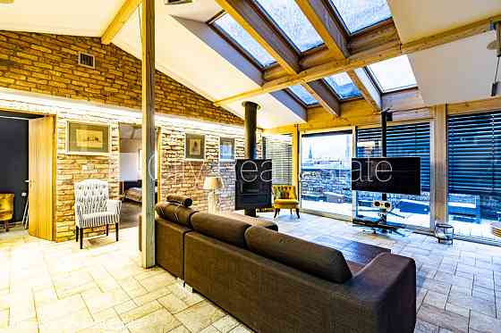 Фасадный дом, реновированный дом, вход с улицы, лифт, терасса, окна выходят в обе Рига