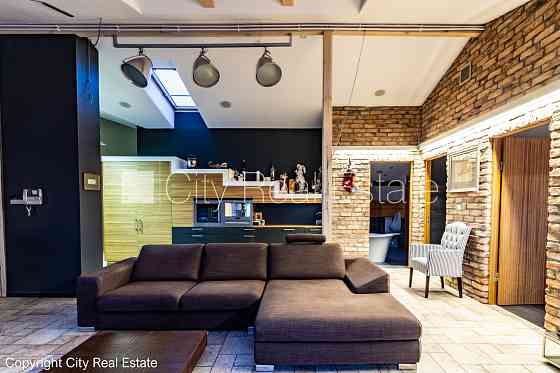 Фасадный дом, реновированный дом, вход с улицы, лифт, терасса, окна выходят в обе Рига