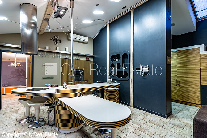 Фасадный дом, реновированный дом, вход с улицы, лифт, терасса, окна выходят в обе Рига - изображение 9