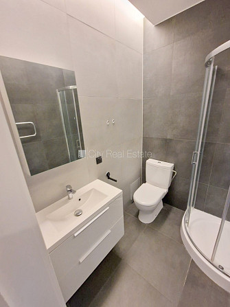 Фасадный дом, реновированный дом, закрытый двор, вход с улицы и со двора, лифт, Рига - изображение 11