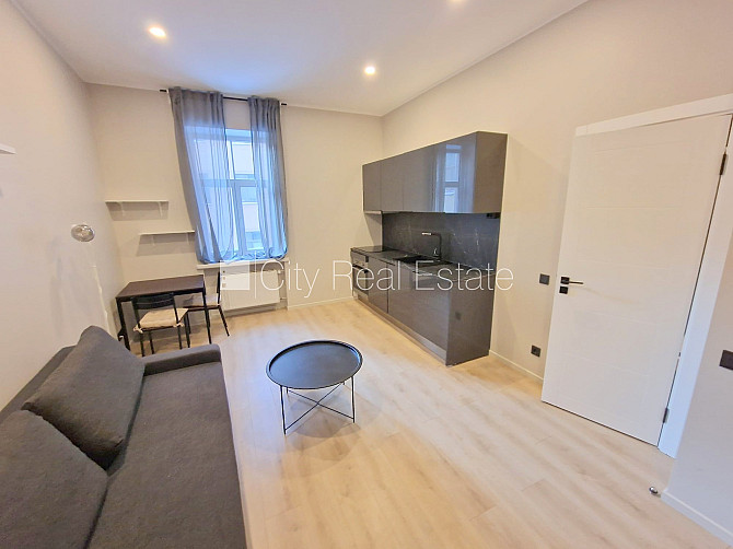 Фасадный дом, реновированный дом, закрытый двор, вход с улицы и со двора, лифт, Рига - изображение 9