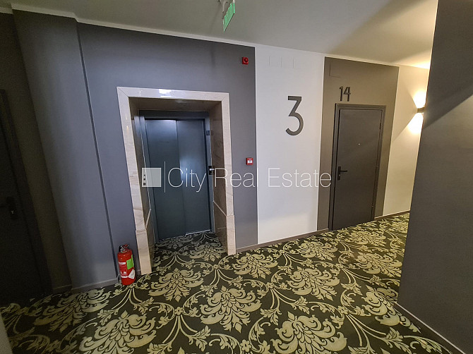 Фасадный дом, реновированный дом, закрытый двор, вход с улицы и со двора, лифт, Рига - изображение 14