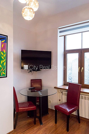 Здание во дворе, реновированный дом, закрытый двор, объект охраняет физическая Рига - изображение 4