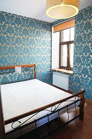 Здание во дворе, реновированный дом, закрытый двор, объект охраняет физическая Рига - изображение 9