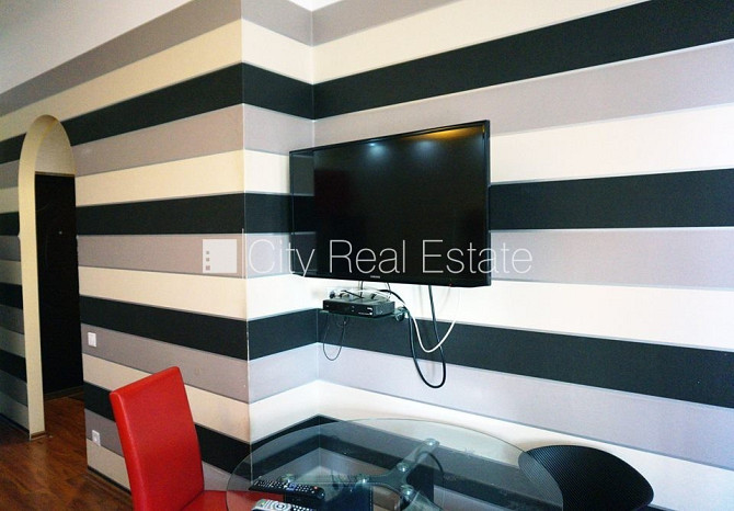 Здание во дворе, реновированный дом, закрытый двор, объект охраняет физическая Рига - изображение 5