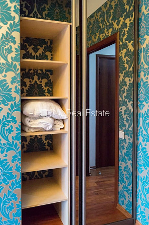 Здание во дворе, реновированный дом, закрытый двор, объект охраняет физическая Рига - изображение 12