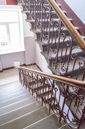 Здание во дворе, реновированный дом, закрытый двор, объект охраняет физическая Рига - изображение 18