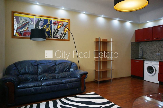 Здание во дворе, реновированный дом, закрытый двор, объект охраняет физическая Рига - изображение 7