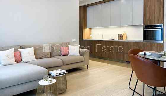 Новостройка, благоустроенная озеленённая территория, место для машины, Rīga