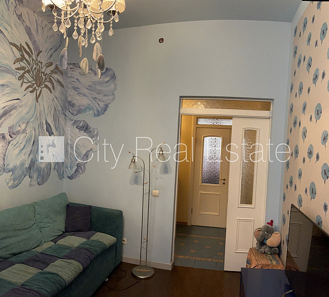 Jaunceltne, fasādes māja, slēgts pagalms, vieta vairākām automašīnām, ieeja no ielas, logi Rīga - foto 5