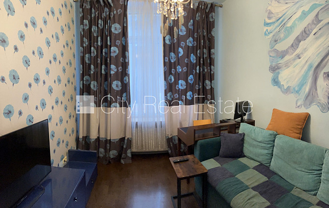 Jaunceltne, fasādes māja, slēgts pagalms, vieta vairākām automašīnām, ieeja no ielas, logi Rīga - foto 4