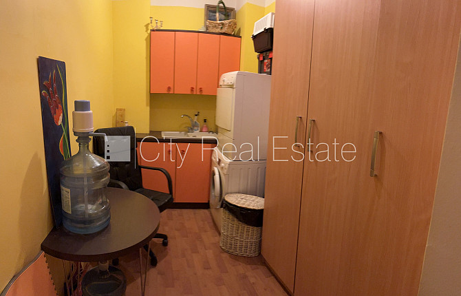 Jaunceltne, fasādes māja, slēgts pagalms, vieta vairākām automašīnām, ieeja no ielas, logi Rīga - foto 17