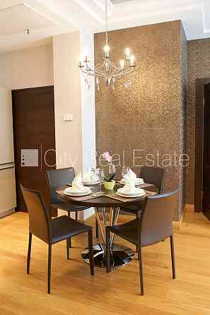 Проект - Vaļņu 4 (Вальню 4), фасадный дом, закрытый двор, вход с улицы, апартаменты Rīga