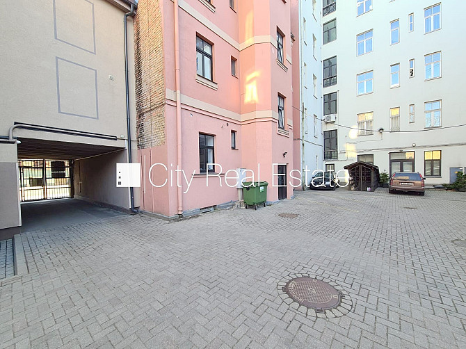 Fasādes māja, slēgts pagalms, iespēja nomāt autostāvvietu, ieeja no ielas, kāpņu telpa pēc Rīga - foto 13
