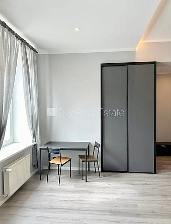 Fasādes māja, slēgts pagalms, iespēja nomāt autostāvvietu, ieeja no ielas, kāpņu telpa pēc Rīga - foto 7