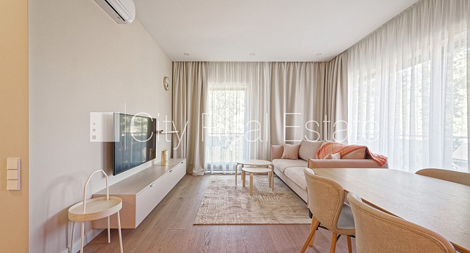 Новостройка, зеленая территория, благоустроенный озеленённый двор, закрытый Юрмала - изображение 1