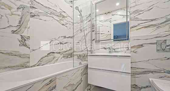 Новостройка, зеленая территория, благоустроенный озеленённый двор, территория Юрмала