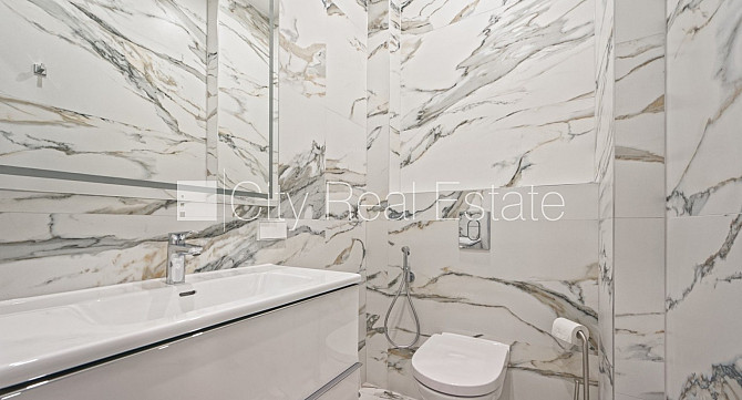 Новостройка, зеленая территория, благоустроенный озеленённый двор, территория Юрмала - изображение 7