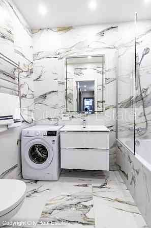 Новостройка, благоустроенный озеленённый двор, закрытый двор, территория Юрмала