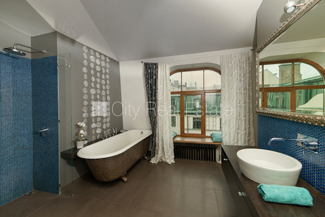 Fasādes māja, mansards, kāpņu telpa pēc kapitālā remonta, franču balkons, jumta terase, Rīga - foto 17