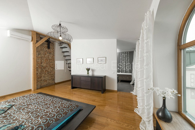 Fasādes māja, mansards, kāpņu telpa pēc kapitālā remonta, franču balkons, jumta terase, Rīga - foto 15