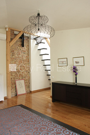 Fasādes māja, mansards, kāpņu telpa pēc kapitālā remonta, franču balkons, jumta terase, Rīga - foto 13