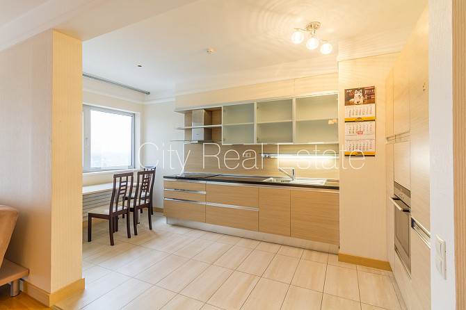 Projekts - Panorama Plaza, labiekārtots apzaļumots pagalms, pagalmā bērnu spēļu laukums, ir Rīga - foto 3